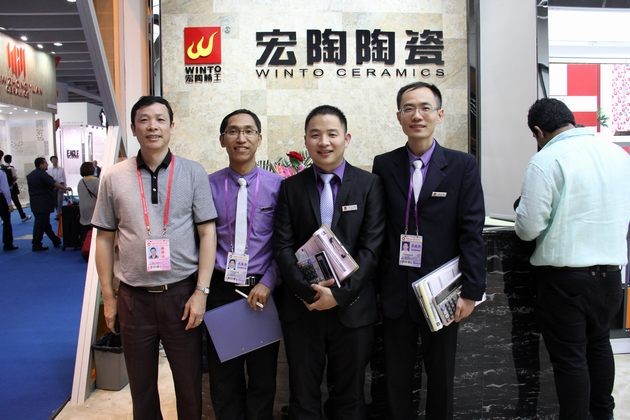 图4、花季传媒免费观看下载市场总监霍达炎与花季传媒免费观看下载出口部精英合影.jpg
